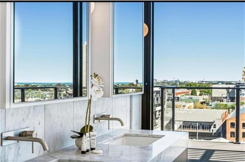 Photo 31 - Luxury Penthouse with Bay and City Views