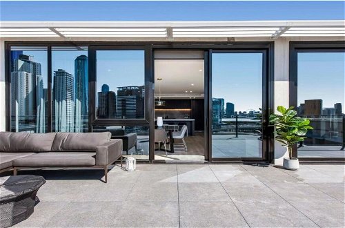 Photo 23 - Luxury Penthouse with Bay and City Views