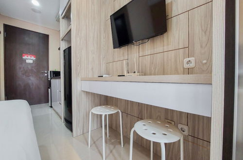 Photo 8 - Cozy Living Studio At Transpark Bintaro Apartment
