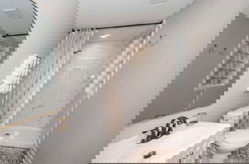 Foto 8 - The Luxe Spot 1