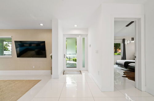 Photo 18 - Wonderful 5BR House At Brickell Miami