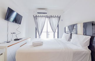 Photo 3 - Cozy Style Studio Room At High Floor Sky House Bsd Apartment