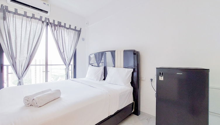 Foto 1 - Cozy Style Studio Room At High Floor Sky House Bsd Apartment