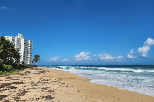 Photo 18 - Majestic 2-Bedroom Beachside Suite