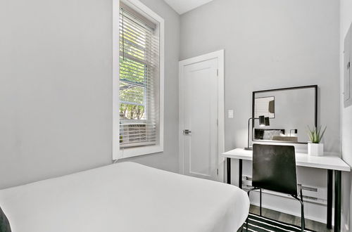 Photo 2 - Comfy & Stylish 2BR 1BA in West Town