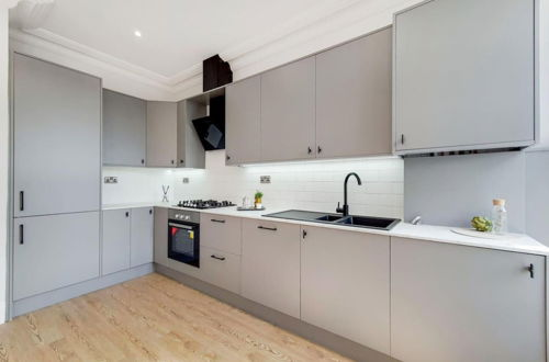 Photo 1 - Captivating 2-bed Apartment in North London