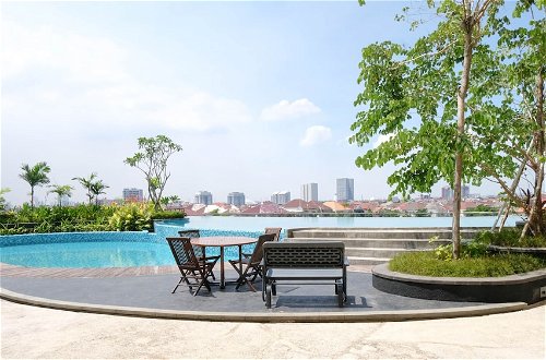 Photo 15 - Nice And Comfy Studio Grand Dharmahusada Lagoon Apartment