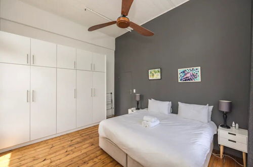 Photo 4 - Modern Minimalism 2 Bedroom Apartment Near the Castle of Good Hope