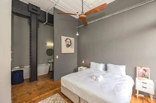 Photo 2 - Modern Minimalism 2 Bedroom Apartment Near the Castle of Good Hope