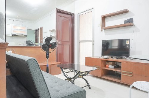 Photo 12 - Fully Furnished And Comfy 2Br Apartment At Gajah Mada Mediterania