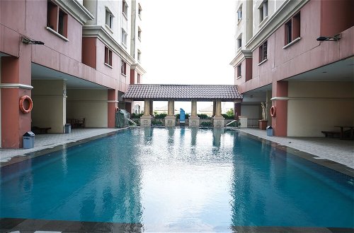 Photo 18 - Fully Furnished And Comfy 2Br Apartment At Gajah Mada Mediterania