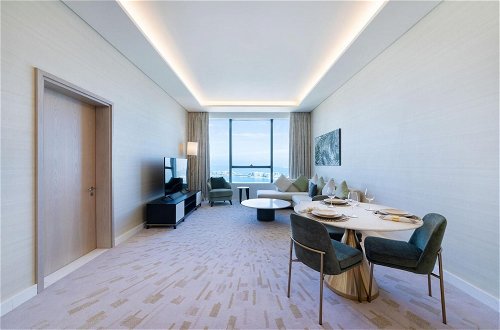 Photo 10 - Luxury Apt w Fabulous Views Over Palm Jumeirah