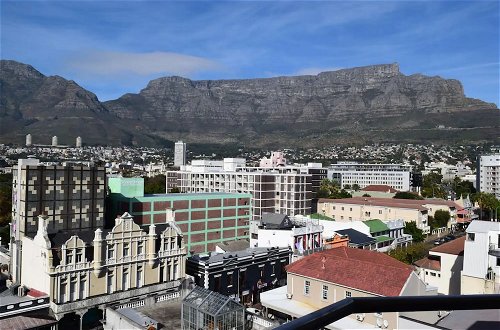 Photo 18 - Stylish 2 Bedroom Apartment in Cape Town With Stunning Views