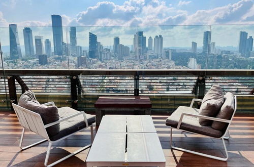 Foto 25 - Cozy Loft With Skyline View in Modern Residence