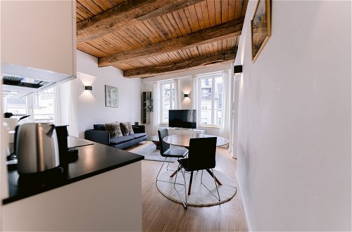 Photo 13 - Exquisite 1BR Apt in Old Town w Balcony