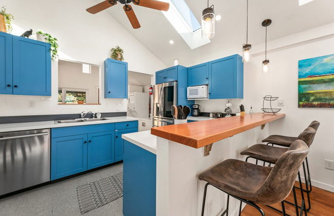 Vibrant Downtown Bungalow – Walk Everywhere! - Foto 9