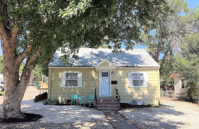 Charming Bungalow Next to UNC - Free Cruiser Bikes! - Photo 26