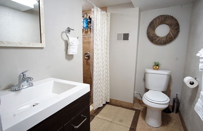 Charming Bungalow Next to UNC - Free Cruiser Bikes! - Photo 11