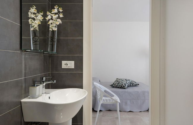 Dioniso Apartment With Balcony by Wonderful Italy - Photo 17
