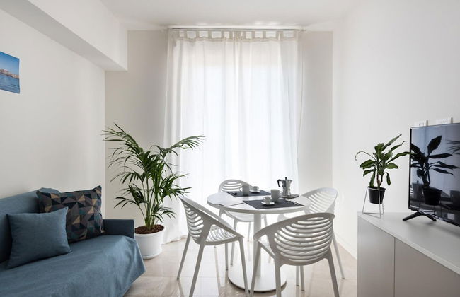 Dioniso Apartment With Balcony by Wonderful Italy - Photo 7