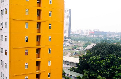 Photo 20 - Nice And Best Deal 2Br At Green Pramuka City Apartment