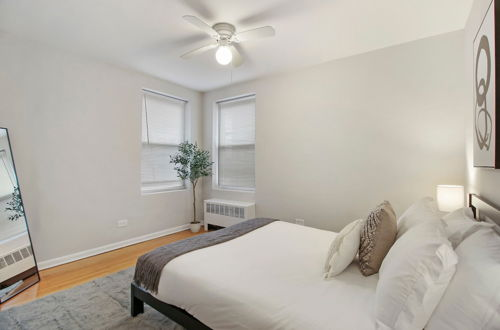 Photo 3 - Spacious & Furnished 3BR Apt Rogers Park