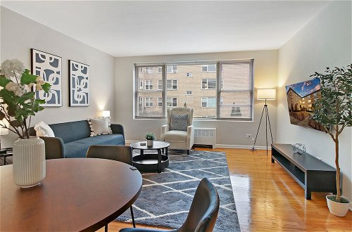 Photo 15 - Spacious & Furnished 3BR Apt Rogers Park