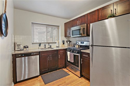 Photo 11 - Spacious & Furnished 3BR Apt Rogers Park