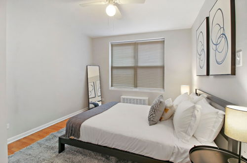 Photo 5 - Spacious & Furnished 3BR Apt Rogers Park