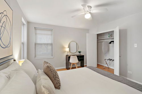 Photo 4 - Spacious & Furnished 3BR Apt Rogers Park