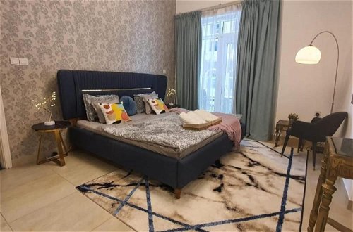 Photo 2 - Luxurious Apartment Near Dubai Downtown, UAE