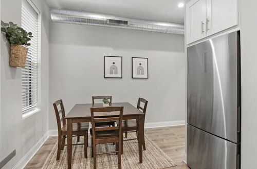 Photo 13 - 3BR Apt in Logan Square near Highlights