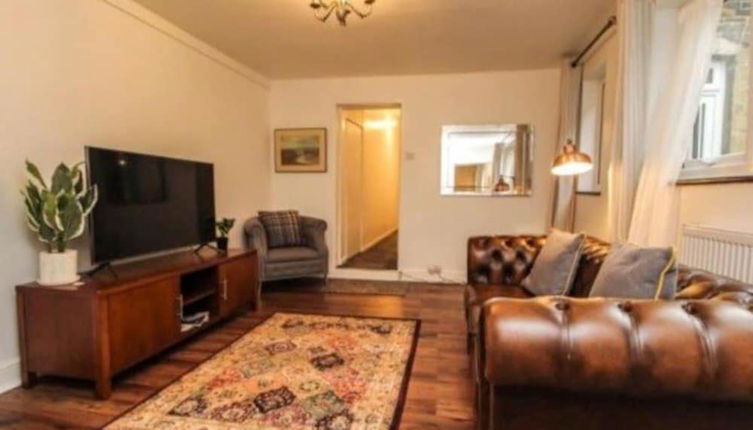 Photo 1 - Charming 2-bed Apartment in Brentwood Free Parking