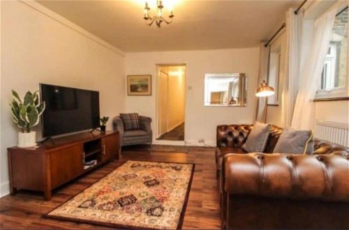 Photo 1 - Charming 2-bed Apartment in Brentwood Free Parking