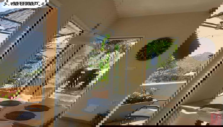 Foto 1 - Chic Coastal Hill Escape