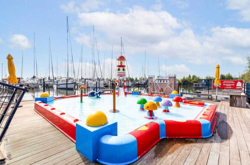 Foto 6 - Modern Houseboat in Volendam With Shared Pool