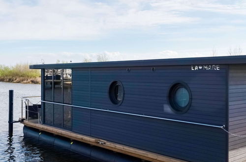 Foto 13 - Modern Houseboat in Volendam With Shared Pool