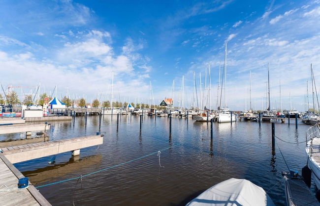 Modern Houseboat in Volendam With Shared Pool - Foto 17