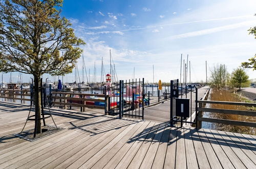 Photo 10 - Modern Houseboat in Volendam With Shared Pool