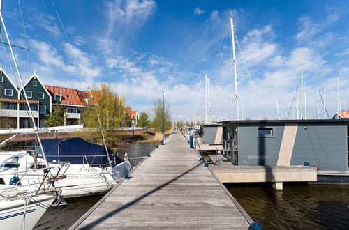 Foto 14 - Modern Houseboat in Volendam With Shared Pool