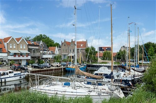 Foto 24 - Idyllic Holiday Home in Ooltgensplaat on the Water