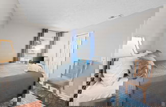 Foto 2 - Beachy Bonanza by Book That Condo