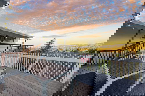 Foto 3 - Modern Sonoma Stay w/ Spacious Deck, Views & Prime Location Bennett