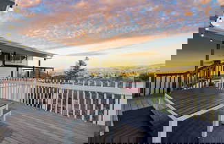 Foto 3 - Modern Sonoma Stay w/ Spacious Deck, Views & Prime Location Bennett