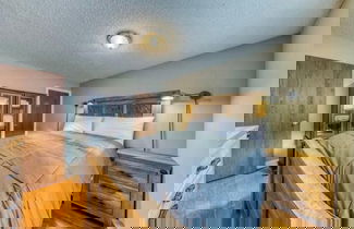 Photo 1 - Spacious 2BR, 2BA for 6- Kristi