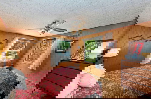 Foto 5 - Sunshine Cabin Cozy 2-Story Getaway