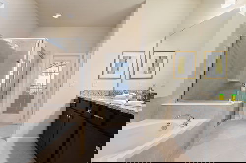 Foto 31 - Ultimate Family Fun Retreat 10-bedroom Luxury Home