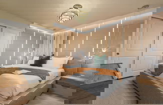 Foto 3 - Ultimate Family Fun Retreat 10-bedroom Luxury Home