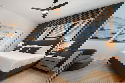 Foto 5 - Luxurious 15br Villa With Lake View & Game/theater