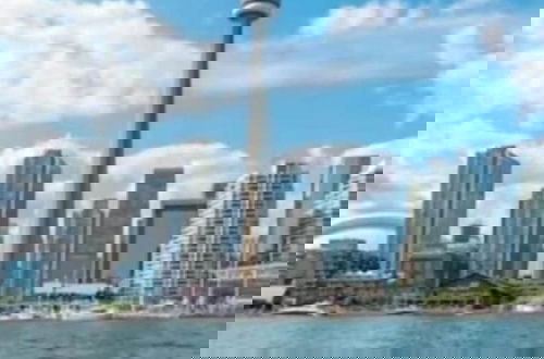 Foto 1 - Waterfront Yonge Suites